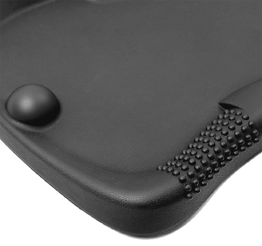 La alfombra antifatiga es esencial para trabajar parado de pie en tu standing desk. Te proporciona un inmenso alivio de presión para las articulaciones al ponerte de pie. Sentirás la diferencia de inmediato al usarlo. Tiene un diseño ergonómico con diferentes puntos de alivio de presión.