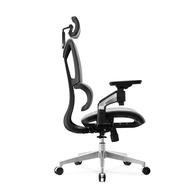 Una elegante silla de oficina ergonómica de malla completa con soporte lumbar dinámico. La silla se adapta a su espalda proporcionando un gran apoyo para su espalda.