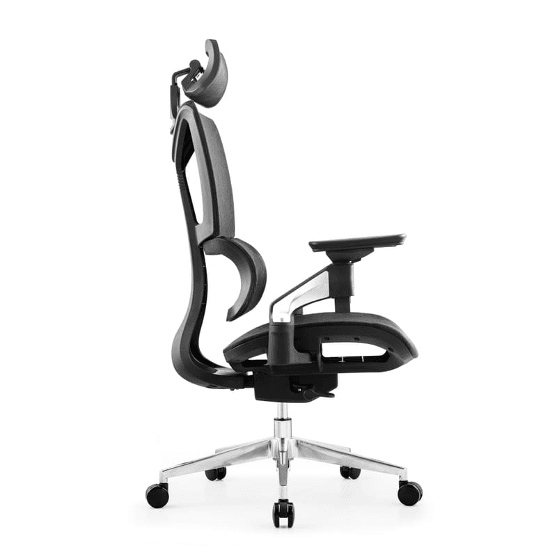 Una elegante silla de oficina ergonómica de malla completa con soporte lumbar dinámico. La silla se adapta a su espalda proporcionando un gran apoyo para su espalda.